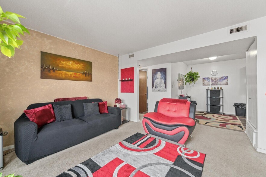 More Photos Of 103 E 7th Ave, South Hutchinson Apartments For Sale
