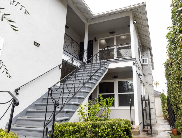 More Photos Of 16011 Victory Blvd, Van Nuys Apartments For Sale