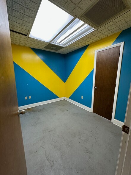 More Photos Of 614-618 Grand Central St, Clearwater Warehouse For Lease