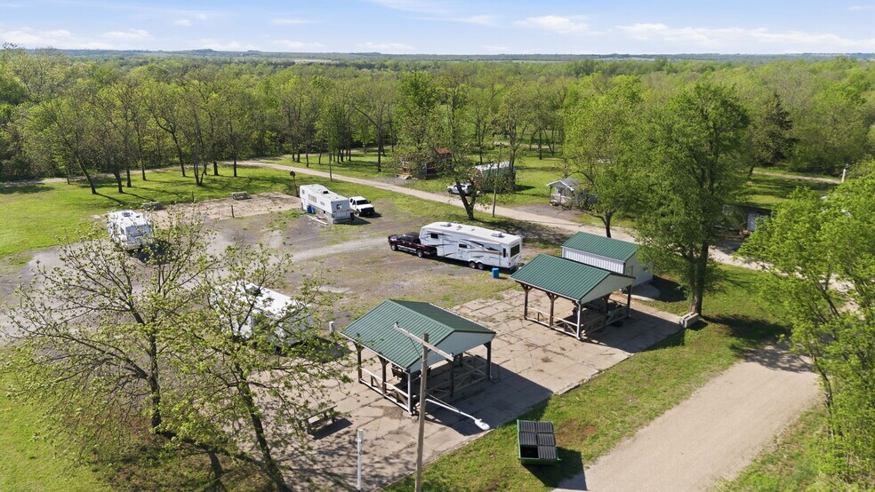 More Photos Of 74 2nd St, Moran Trailer Camper Park For Sale