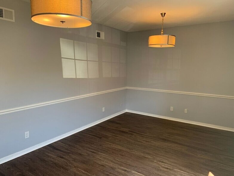 More Photos Of 77-87 Bay Bridge Dr, Gulf Breeze Medical For Sale