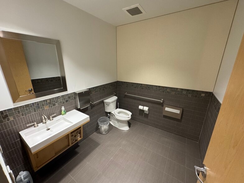 More Photos Of 59 Peters Canyon Rd, Irvine Research And Development For Sale