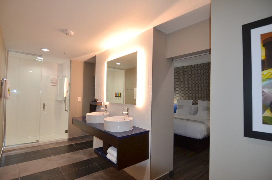 More Photos Of 123 W Maine Ave, Enid Hotel For Sale