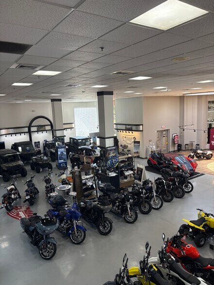 More Photos Of 6 Gateway Blvd W, Savannah Auto Dealership For Lease