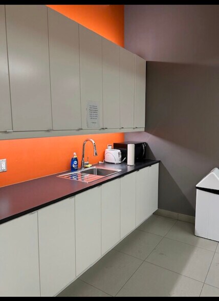 More Photos Of 105 Schneider Rd, Ottawa Flex For Sale