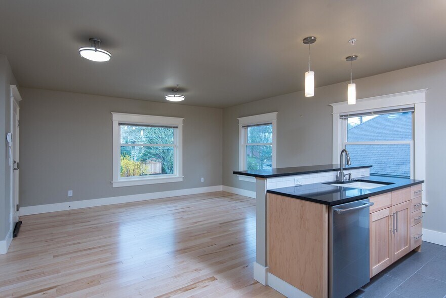 More Photos Of 2520 SE Madison St, Portland Apartments For Sale