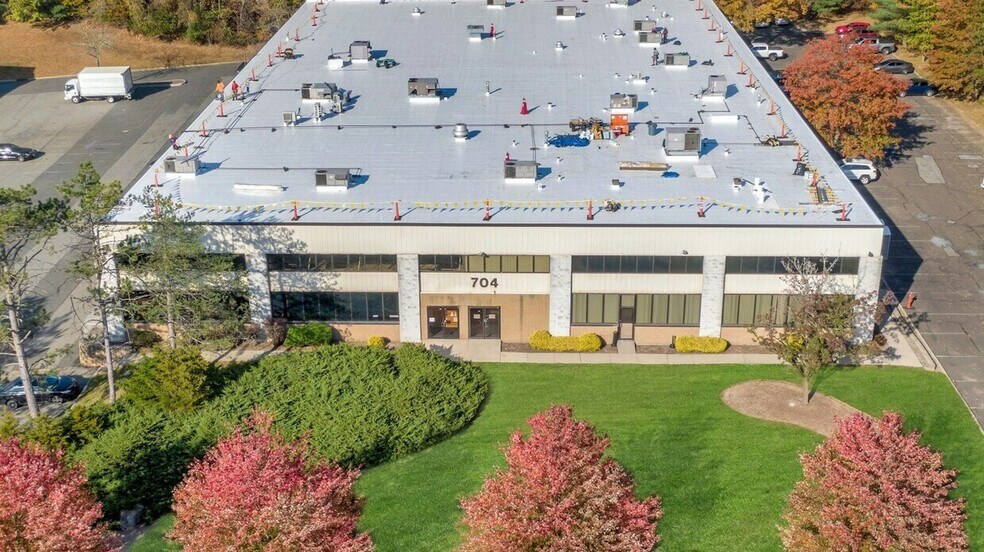 More Photos Of 704 Executive Blvd, Valley Cottage Warehouse For Lease