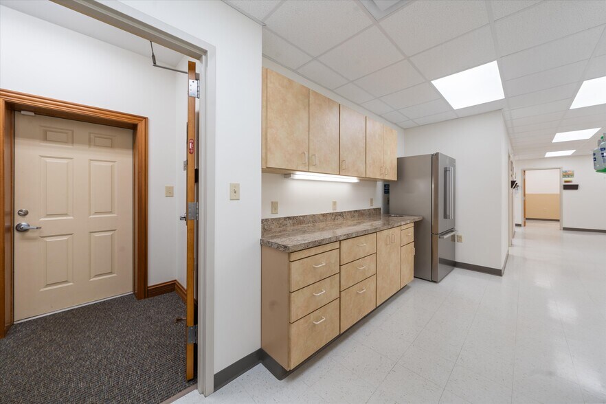 More Photos Of 114 Parliament Dr, Maryville Medical For Sale