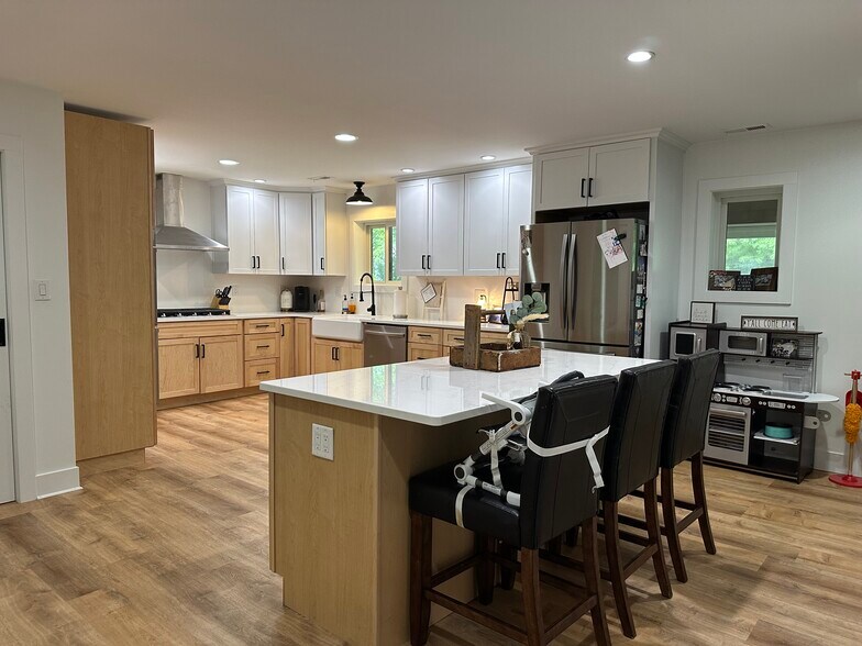 More Photos Of 10931 Telegraph Rd, Erie Flex For Sale