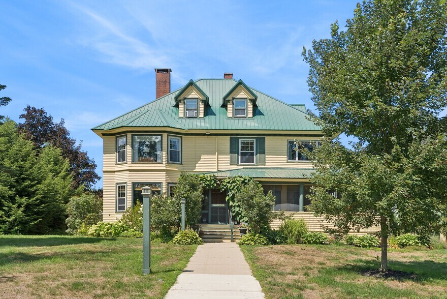 More Photos Of 548 Main St, Fryeburg Hotel For Sale