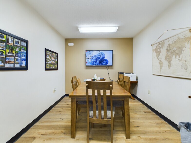 More Photos Of 114 N Broadway St, Greenville Storefront For Lease