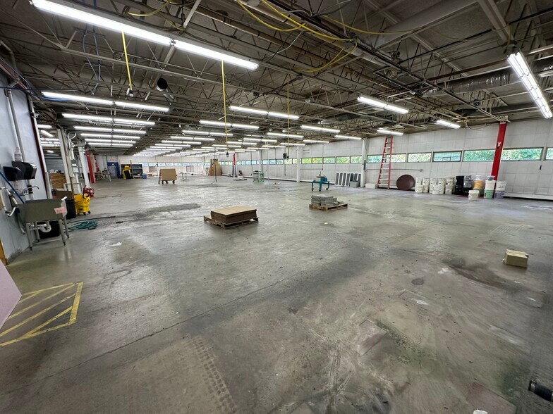 More Photos Of 55 Fields Ln, North Salem Warehouse For Lease