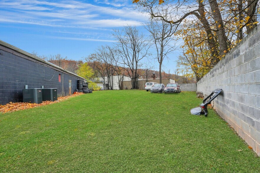 More Photos Of 2040 US Highway 22, Scotch Plains General Retail For Lease