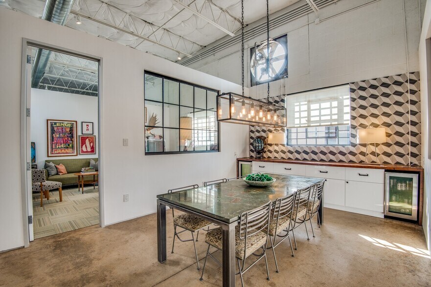 More Photos Of 4827-4841 Memphis St, Dallas Office For Lease