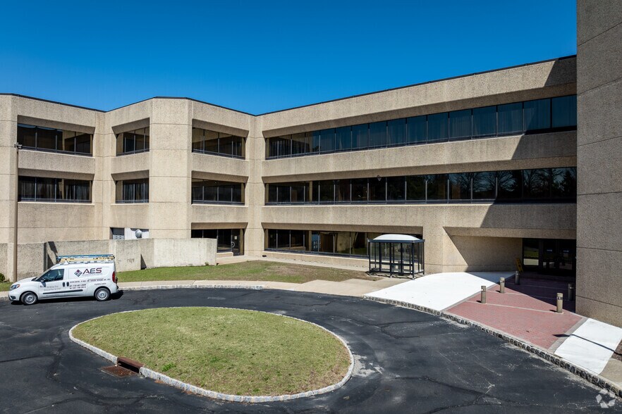 More Photos Of 53 Frontage Rd, Hampton Office For Lease