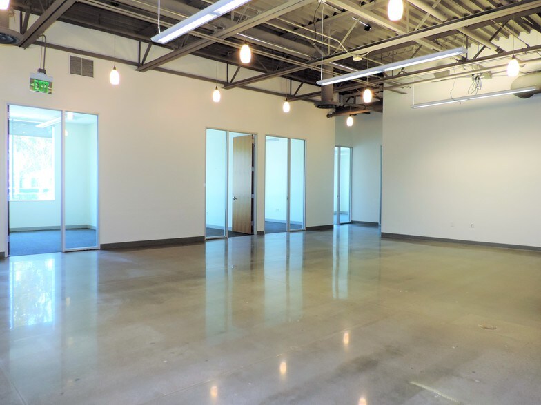 More Photos Of 25 Edelman, Irvine Office For Sale