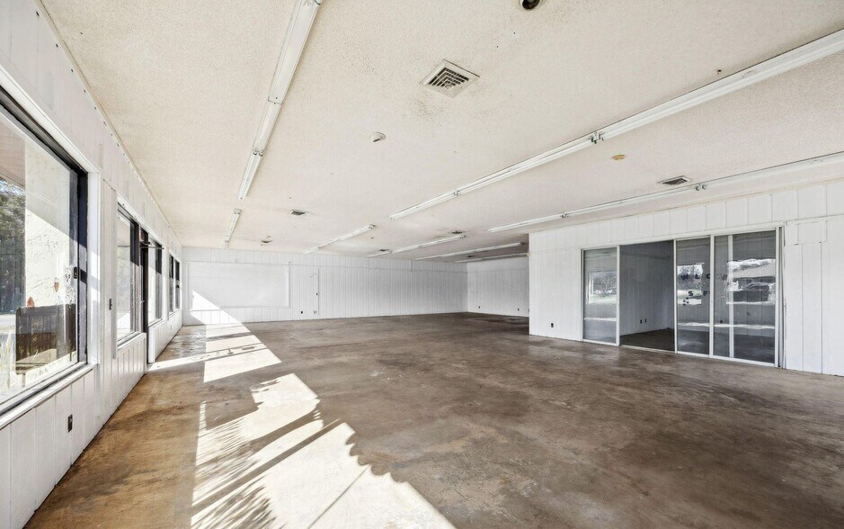 More Photos Of 819 S Moody Rd, Palatka Freestanding For Sale