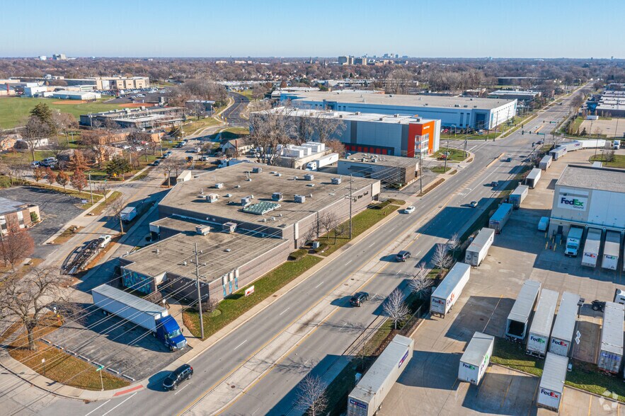 More Photos Of 5900 Howard St, Skokie Warehouse For Sale