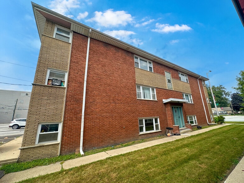 More Photos Of 3631 147th St, Midlothian Apartments For Sale