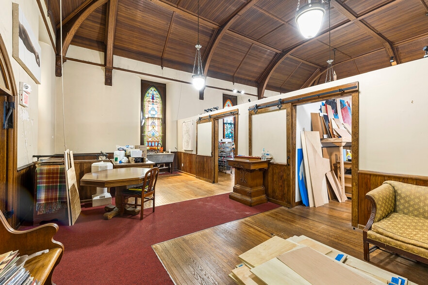 More Photos Of 2460 Mount rd, Aston Township Movie Radio TVStudio For Sale