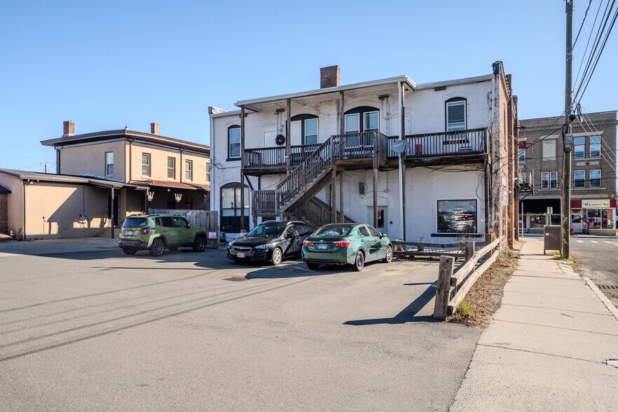 More Photos Of 46-54 Union St, Easthampton Storefront Retail Residential For Lease
