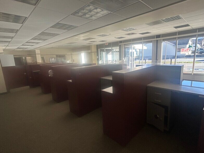 More Photos Of 712 N Franklin St, Watkins Glen Bank For Lease