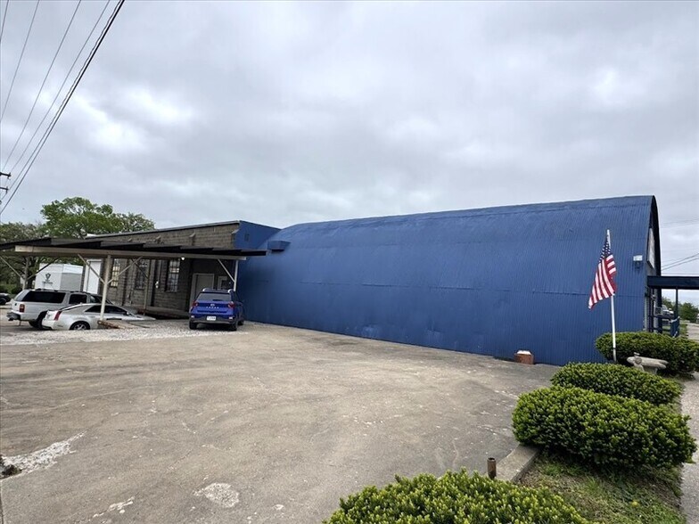 More Photos Of 51 S Rubey St, Macon General Retail For Sale