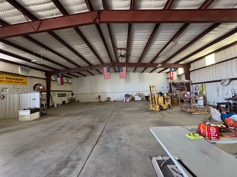 More Photos Of 11607 Highway 87, Lubbock Warehouse For Sale