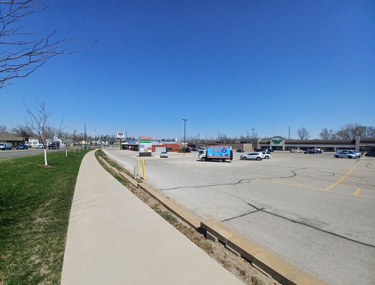 More Photos Of 3611 1st Ave SE, Cedar Rapids Unknown For Lease