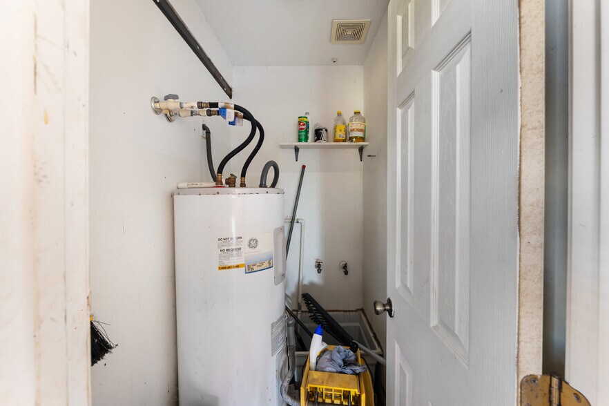 More Photos Of 1585 Patton Rd, Rosenberg Service For Sale