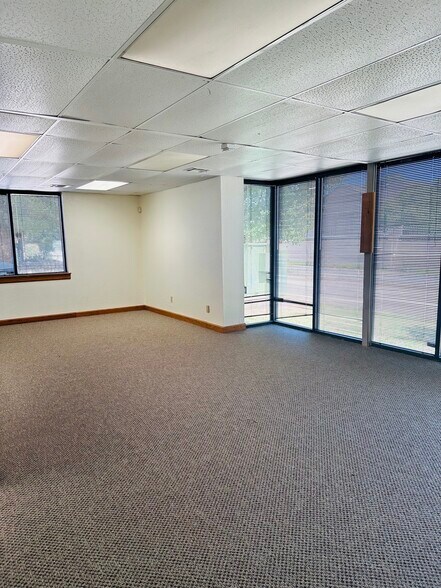 More Photos Of 11102 N Stratford Dr, Oklahoma City Office For Lease