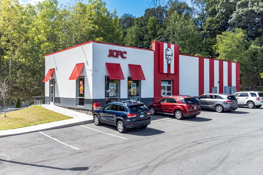 Primary Photo Of 900 S State St, Clarks Summit Fast Food For Lease