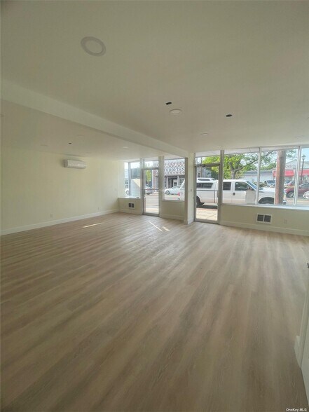 More Photos Of 320 Main St, Center Moriches Storefront Retail Residential For Lease