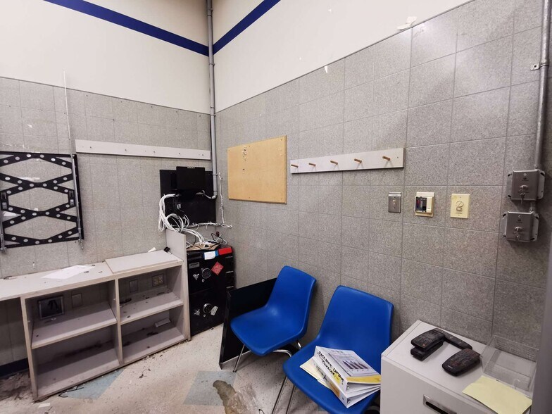 More Photos Of 1709 Liberty St, Erie Drugstore For Lease