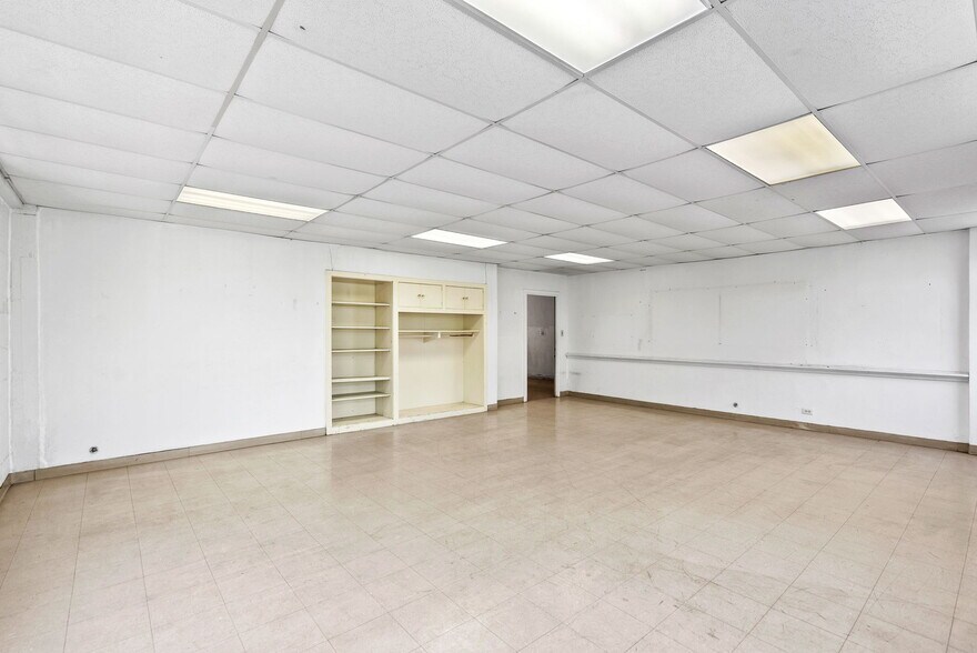 More Photos Of 1701 W Woodlawn Ave, San Antonio Religious Facility For Sale