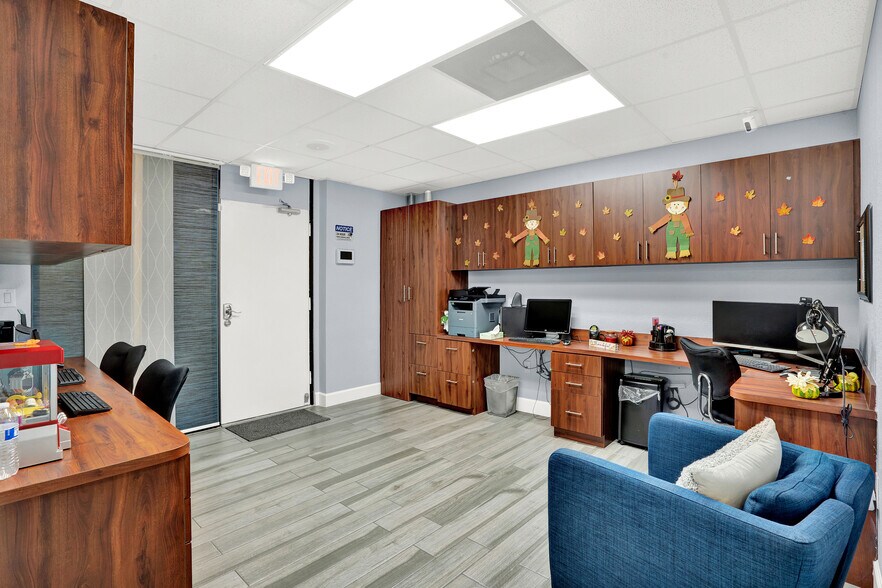 More Photos Of 8370 W Flagler St, Miami Medical For Lease