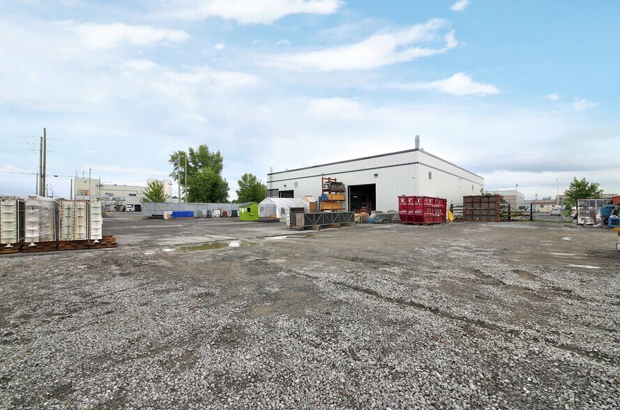 More Photos Of 130 Rue de l'Isère, Candiac Warehouse For Sale