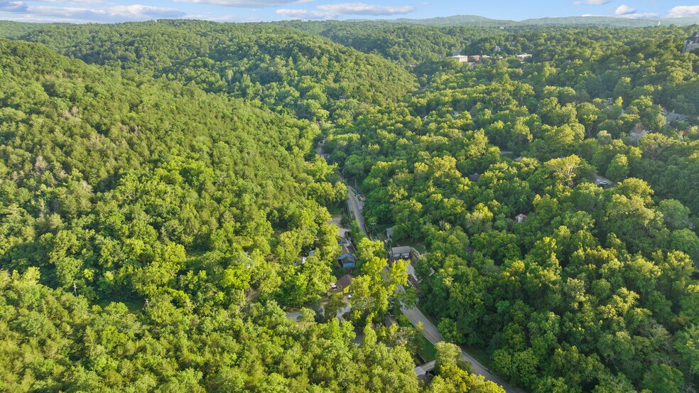 More Photos Of 275 N Main St, Eureka Springs Hotel For Sale