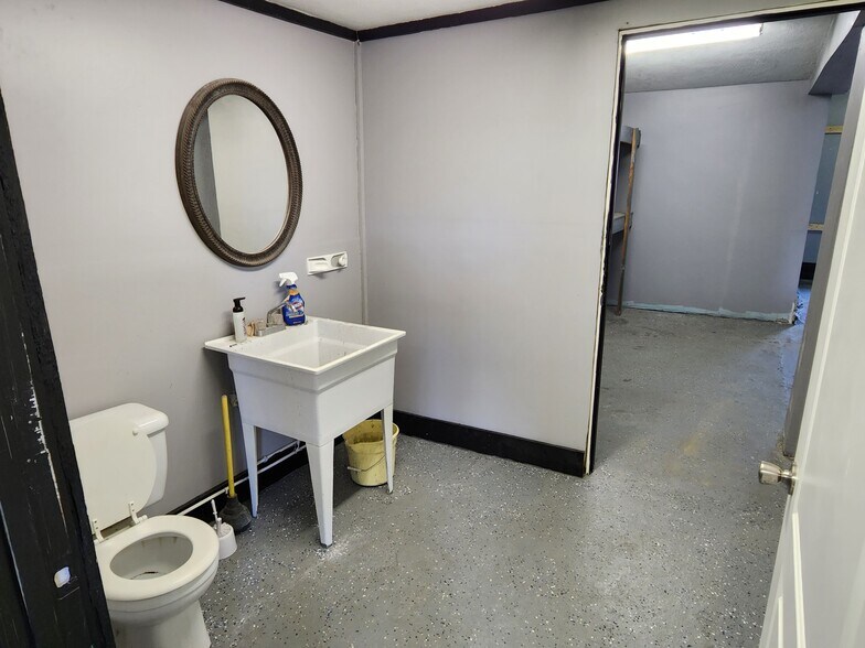 More Photos Of 1084 W Shore Rd, Warwick Garden Center For Lease