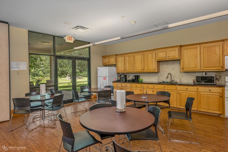 More Photos Of 10100 Woolworth Rd, Keithville Medical For Lease