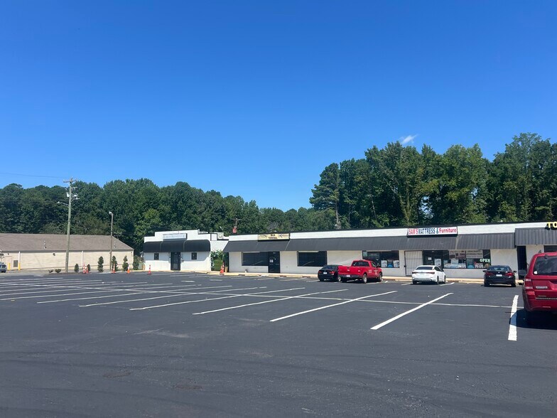 More Photos Of 4701 N Tryon St, Charlotte Unknown For Lease