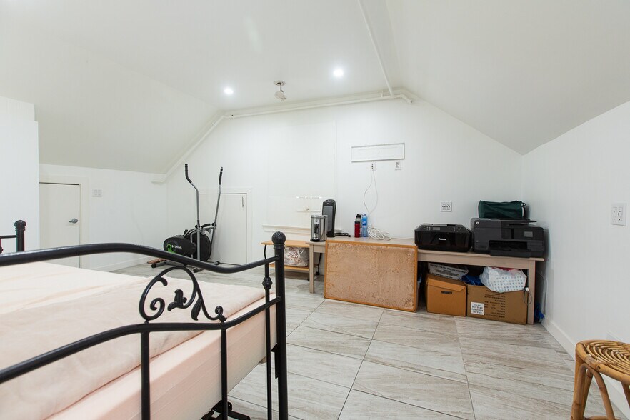 More Photos Of 757 Pier Ave, Santa Monica Office For Sale