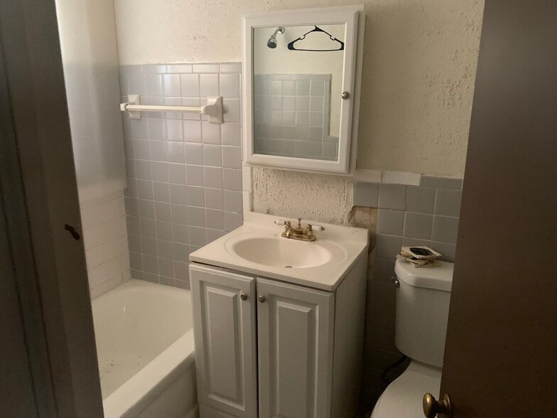 More Photos Of 2521 Noble Rd, Cleveland Heights Apartments For Sale