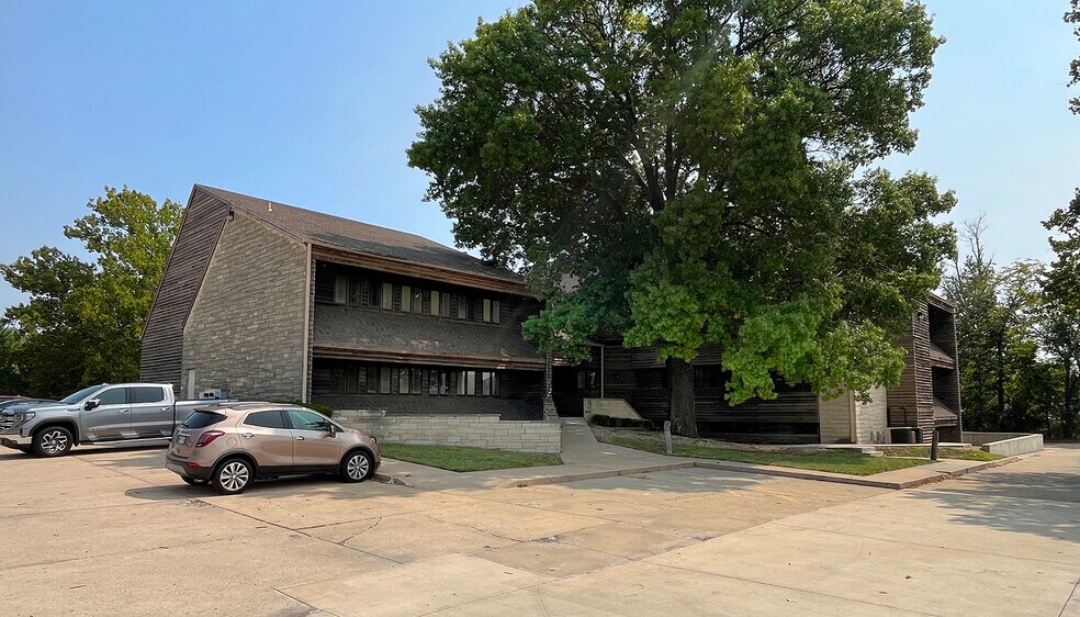 Primary Photo Of 1100 SW Wanamaker Rd, Topeka Office For Lease