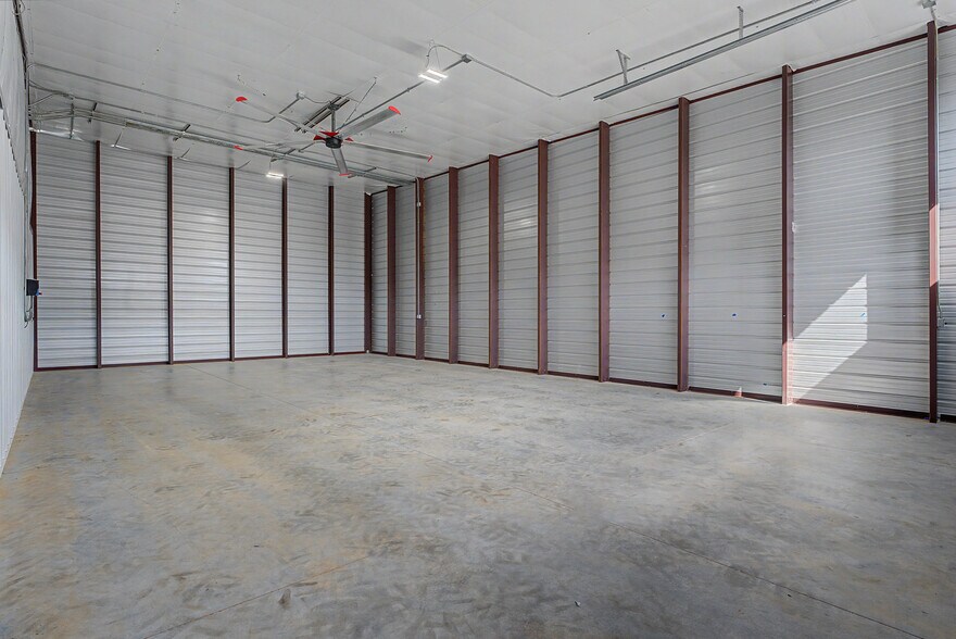 More Photos Of 25 Riverbluff Road, Ozark Self Storage For Lease