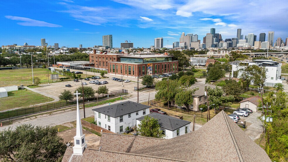 More Photos Of 4301 Chartres St, Houston Apartments For Sale