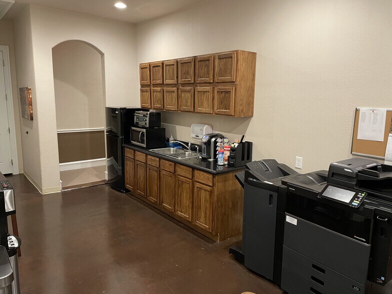 More Photos Of 212 E Virginia St, McKinney Storefront Retail Office For Lease