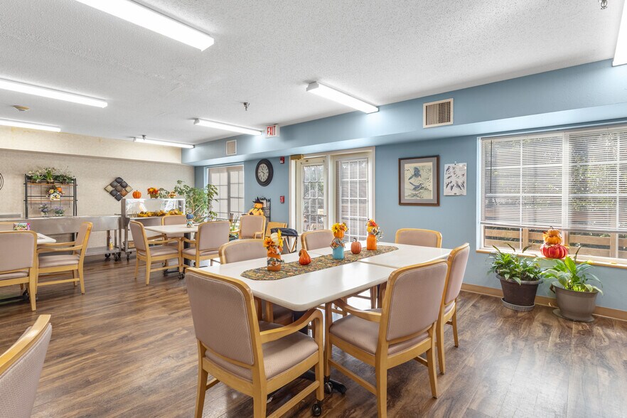 More Photos Of 2365 Tech Dr, Bettendorf Apartments For Sale