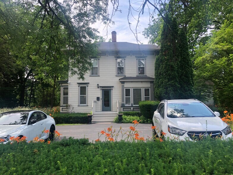 More Photos Of 137 W Park Ave, Libertyville Office For Lease