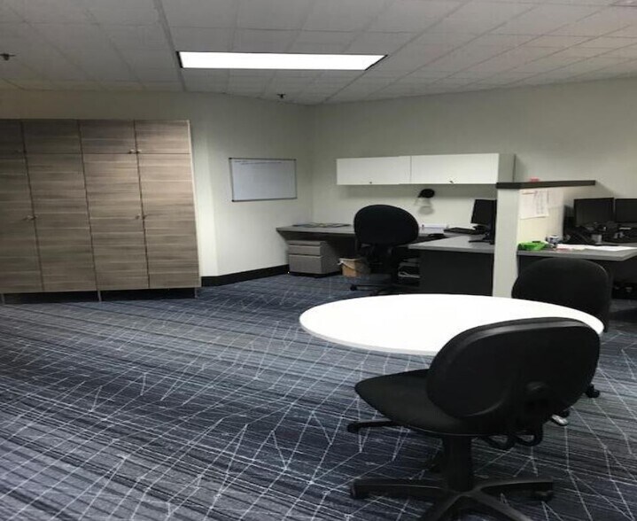 More Photos Of 8701 Castle Park Dr, Indianapolis Light Distribution For Sale